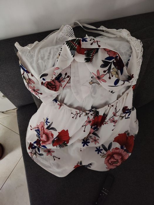 Roupa usada em bom estado