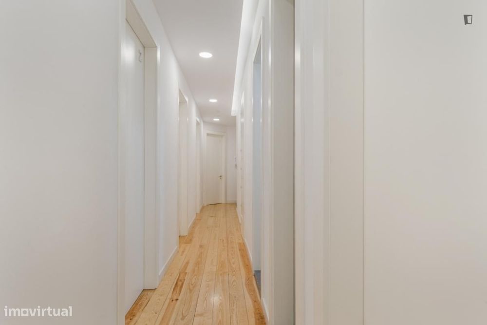 Quarto - localizado em Arroios Lisbon