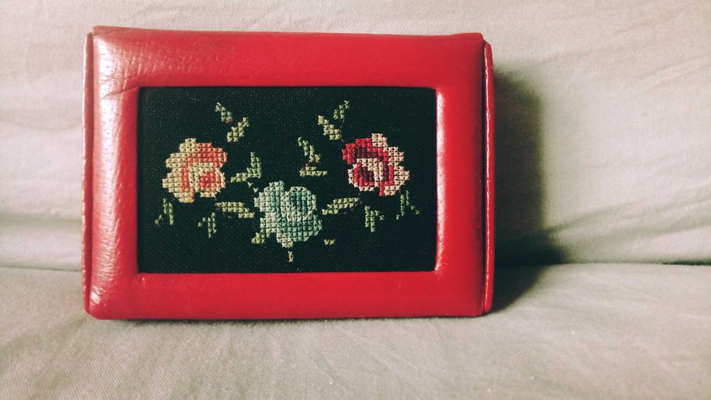 Szkatułka. Skóra. Haft. Rękodzieło. Pudełko.