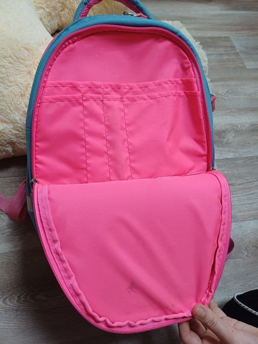 Продам рюкзак для девочки