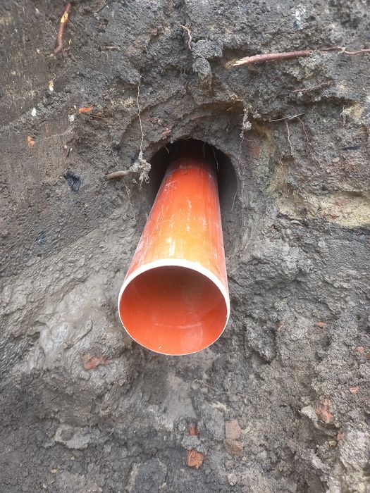 Проколи під дорогою