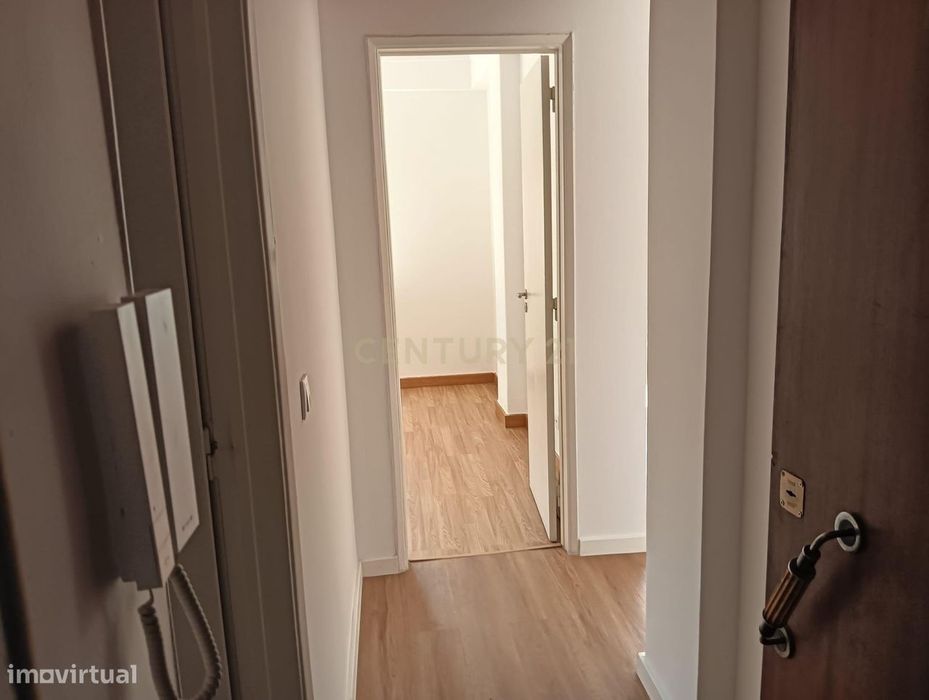 Apartamento T1 renovado – Amadora, Lisboa