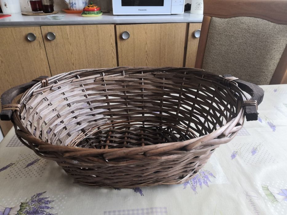 Kosz wiklinowy z drewnianym raczkami NOWY
