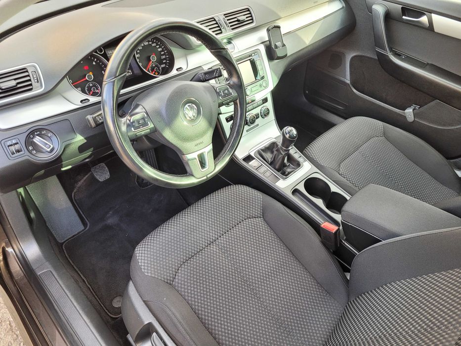 Vw passat 1.6 d 105 KM Alu Klimatron Panorama Szyberdach Navi Serwis !