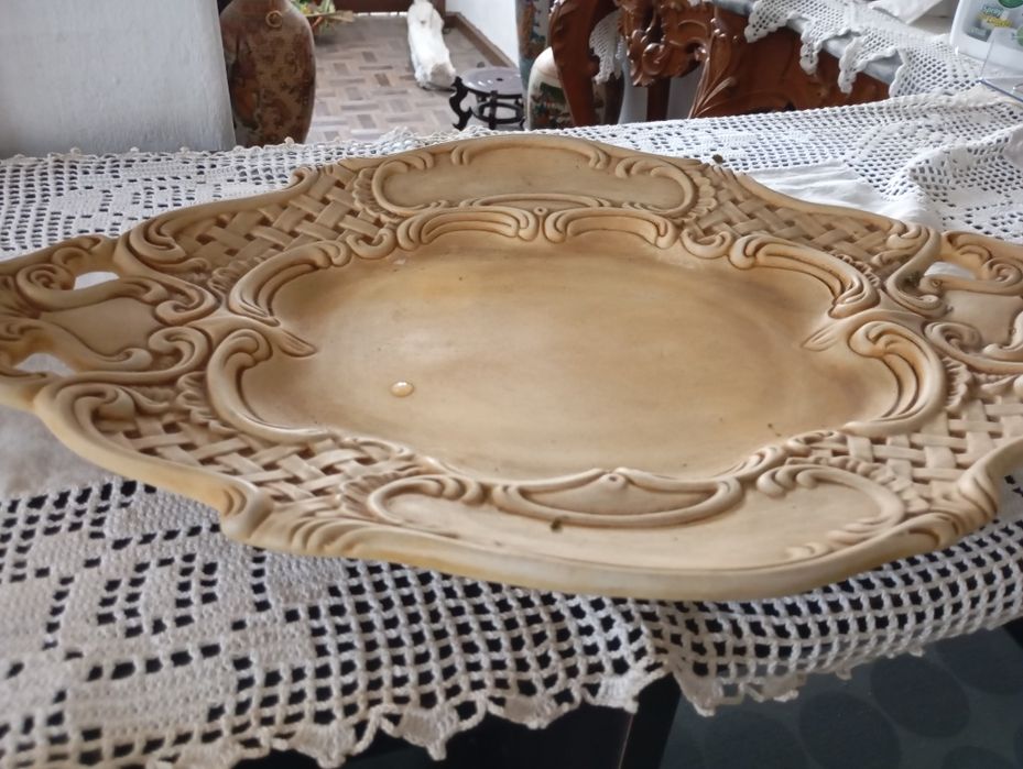 Travessa decorativa grande em cerâmica bege
