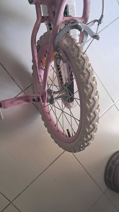 Bicicleta rosa pouco uso