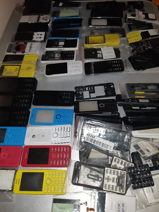 Одним лотом телефоны и комплектующие Nokia  206; 301; 225 И ДРУГИЕ