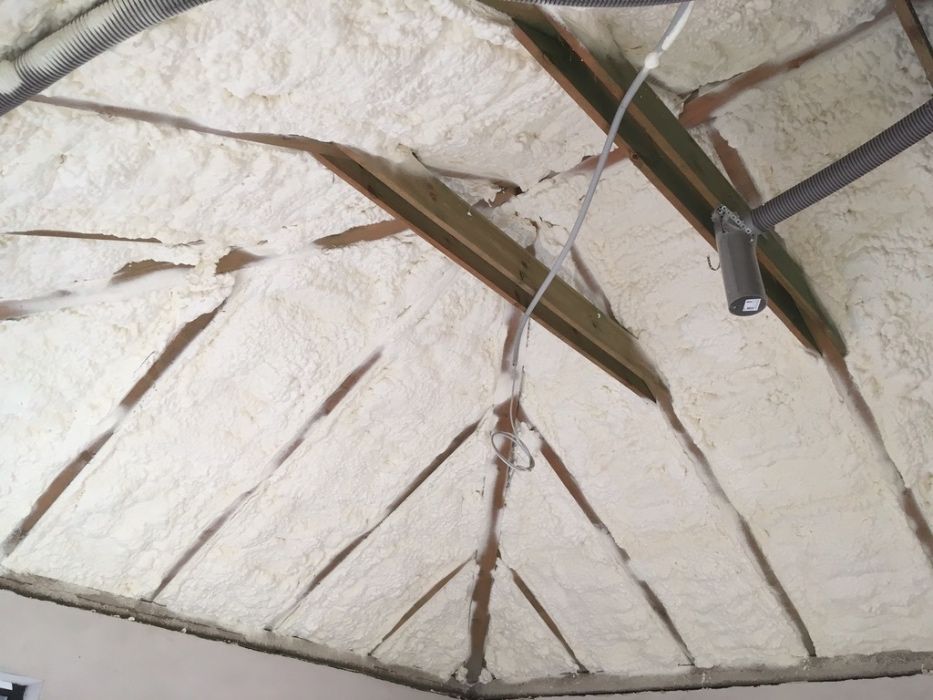 ocieplenie poddasza pianą PUR, ocieplanie poddaszy, ocieplenia pianką