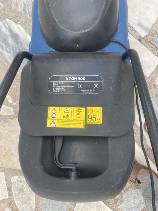 Máquina de cortar relva