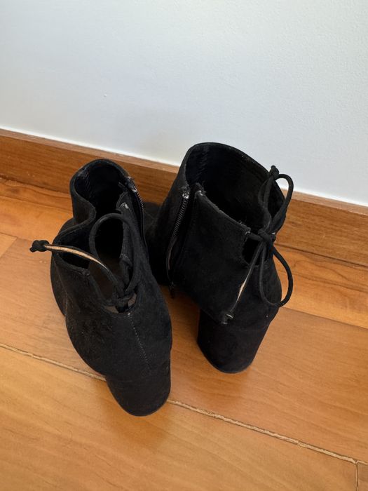 Botins de salto alto pretos