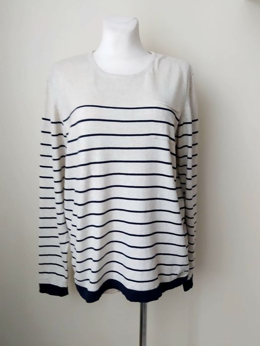 Beżowy kremowy sweter w paski cienki prosty na wiosnę