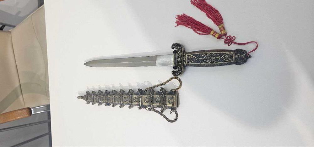 Кинжал на подарок