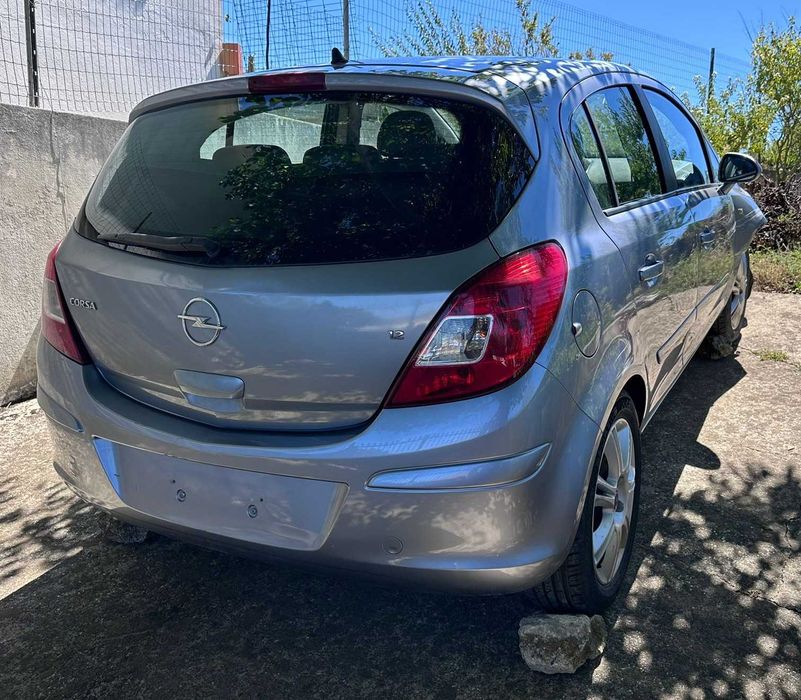 Opel Corsa 1.2 Cosmo Gasolina 06/2007 para Reparação (motor a trabalhar)