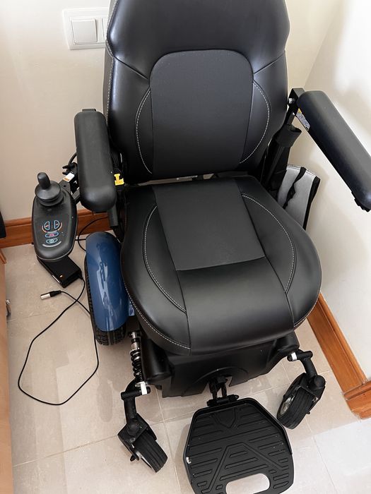 Cadeira de rodas elétrica r320