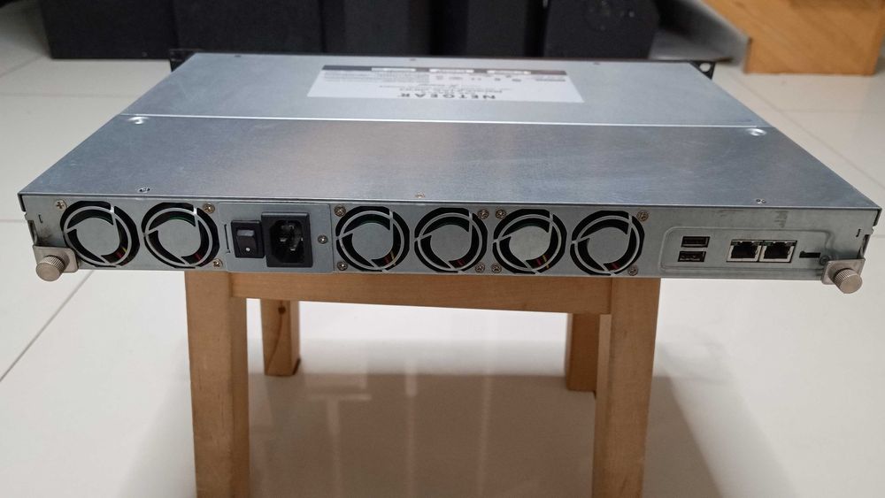 NETGEAR ReadyNAS 2100 – 4x 3 TB HDD, Rack 1U