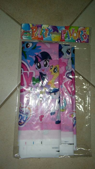 Vendo toalha e palitos litle poney