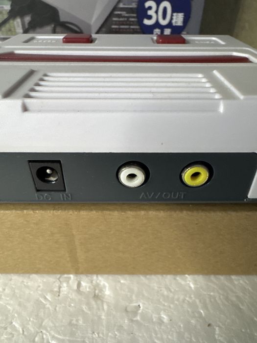 Konsola Famiclone Play Computer Mini - jak Nintendo Famicom / Pegasus / Terminator / Subor / Dendy