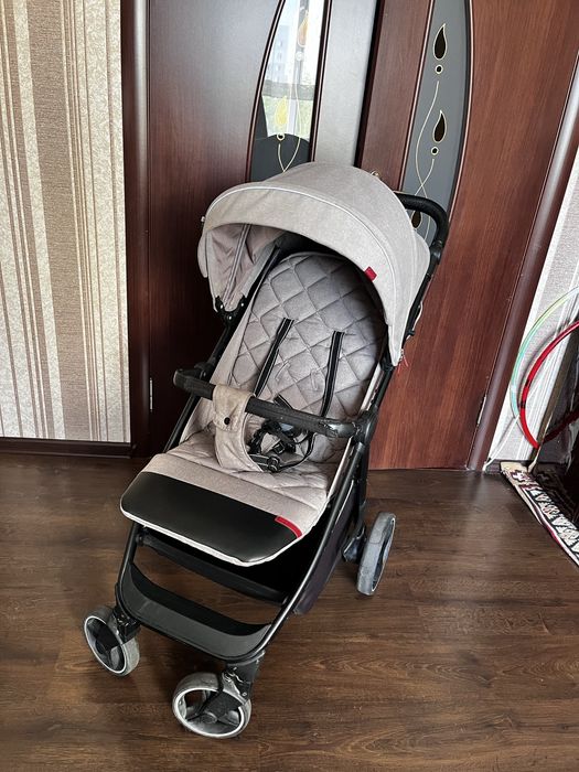 Прогулянкова коляска Carrello Bravo