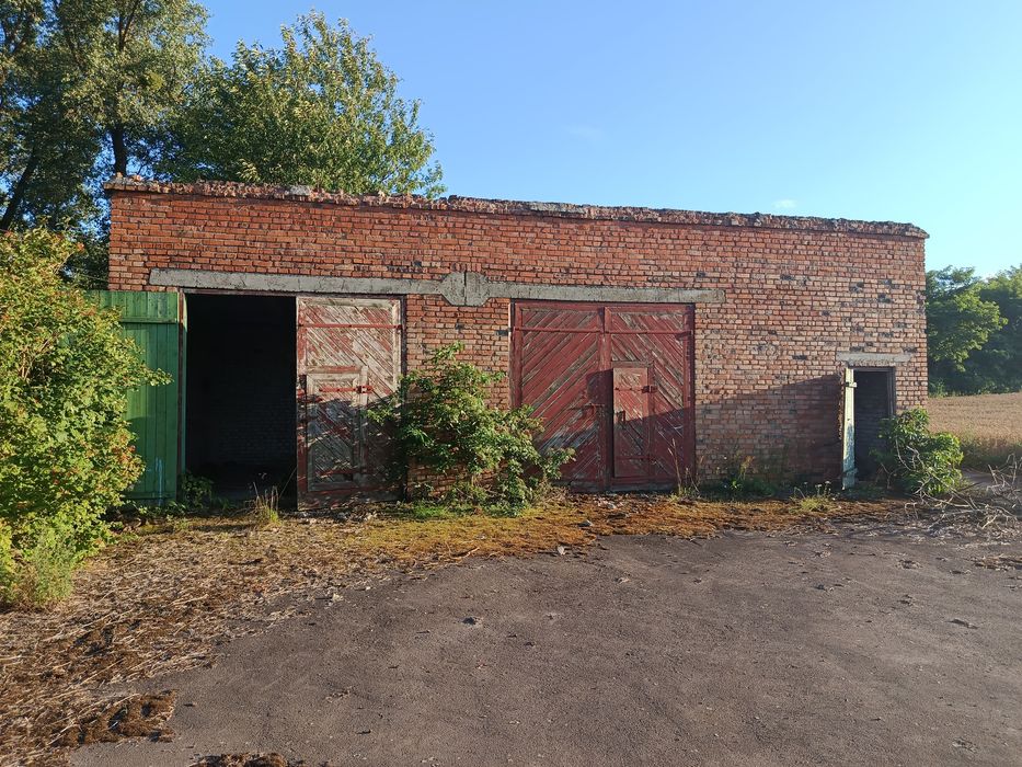 Продам  комерційну нерухомість,хату, виробництво, майстерню,гараж