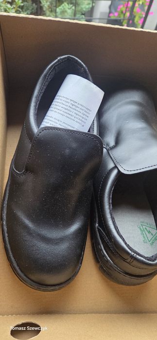 Buty robocze wsuwane z twardym noskiem