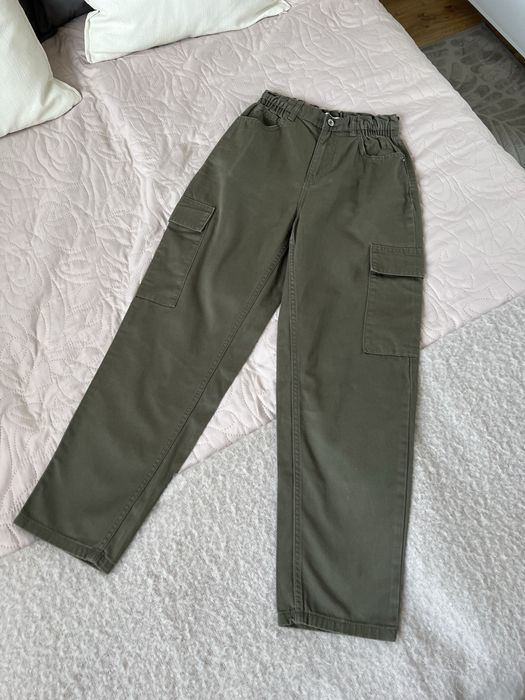 spodnie dżinsy cargo z kieszeniami Sinsay