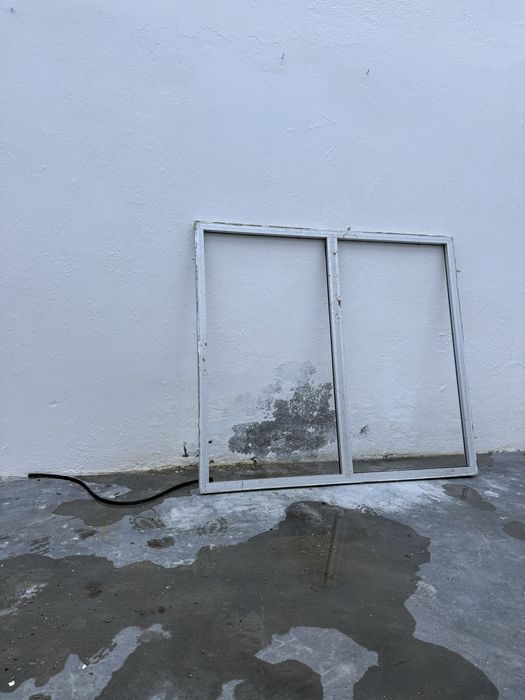 Janela em alumínio – 2 folhas (s/vidros)