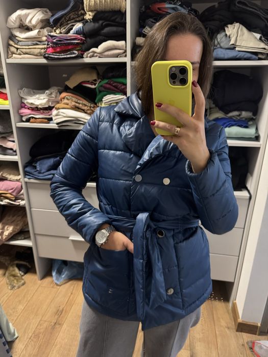 Продам стильну легку осінню куртку