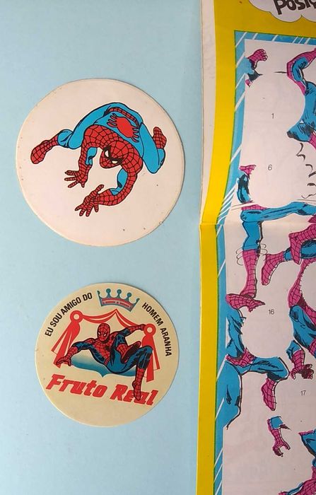 Revista Mundo de Aventuras com caderneta Homem-Aranha e brindes