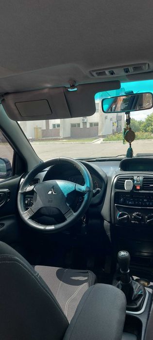 Mitsubishi space star 2003