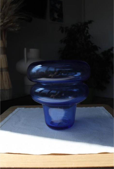 Синя скляна ваза Н&М