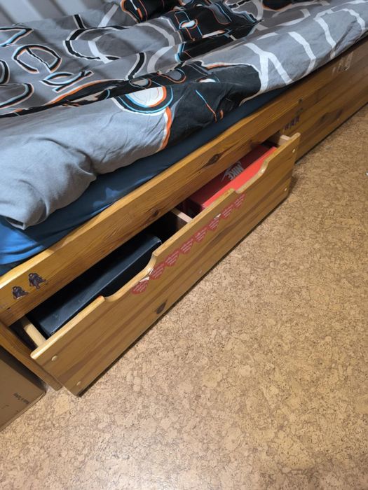 Łóżko piętrowe drewniane