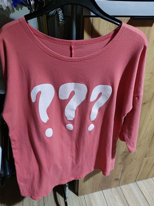 Bluzka koralowa z aplikacją. Rękaw 3/4
Wymiary mierzone na płasko
Dług