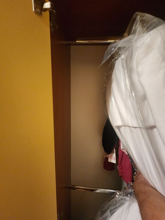 Meble dziecięce z łóżkiem i biurkiem