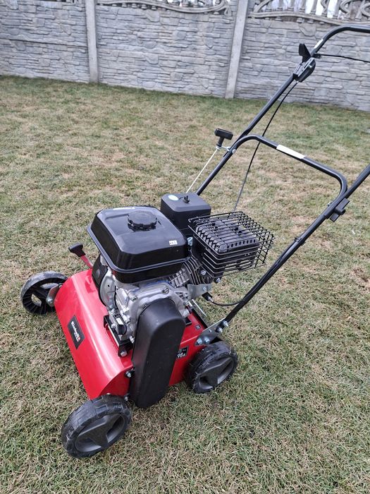 Wertykulator spalinowy Einhell GC-SC 4240P