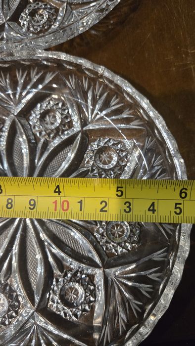 Talerzyki kryształowe.