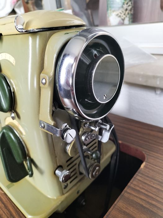 Máquina de costura elétrica