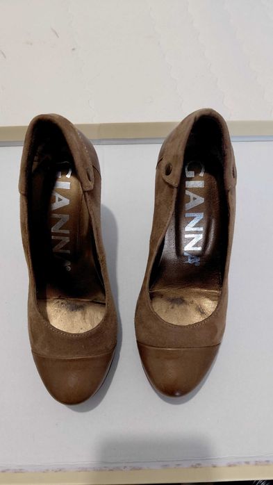 Vendo em 2 mão sapatos