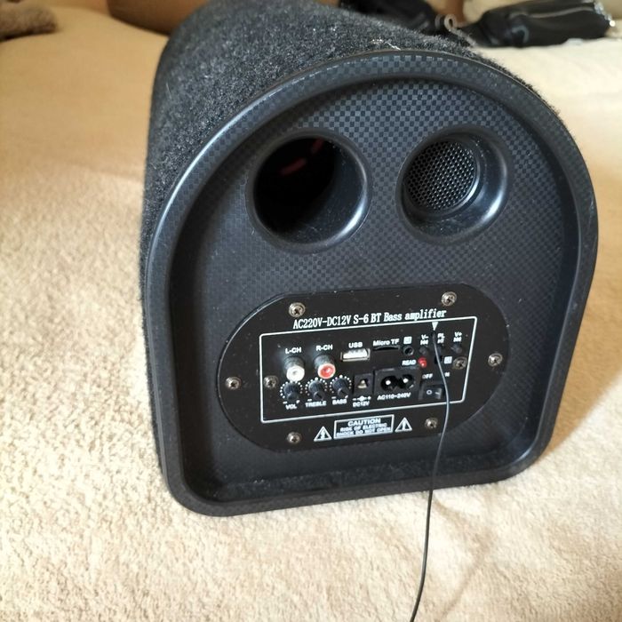 JBL boombox + повербанк 15 часов музыки очень громкий басс