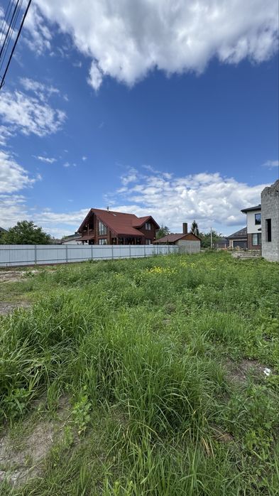 Продаж ділянки під будівництво  в Брюховичах