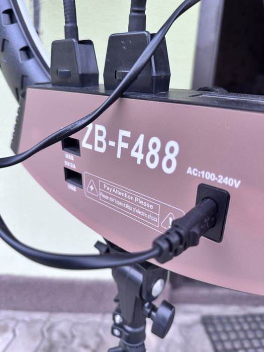 Кільцева LED-лампа ZB-F488 на 3 тримача телефонів. 55 см. 220V