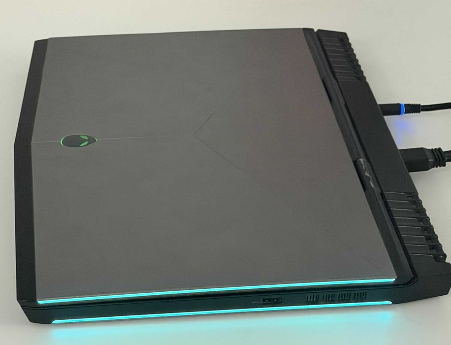 Dell Alienware 15 R3 i5-7300HQ/GTX 1060(6 GB)/16 GB RAM/SSD 512GB