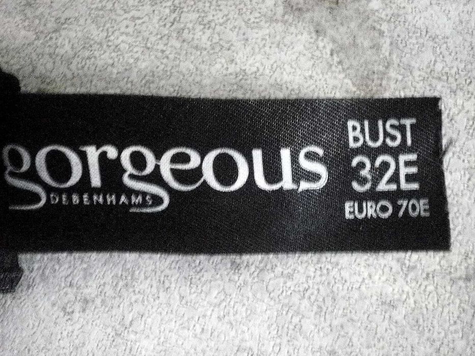 Topik Gorgeous  70 E