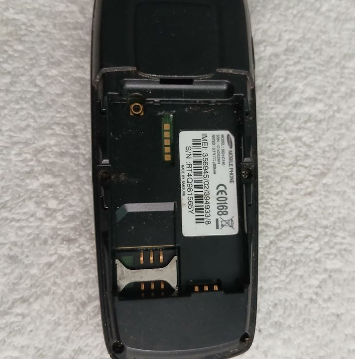 Samsung Antigo Modelo SGH-C140 precisa  de outra tampa