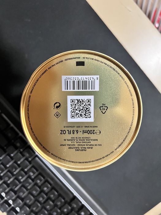 Oryginalna puszka po perfumach