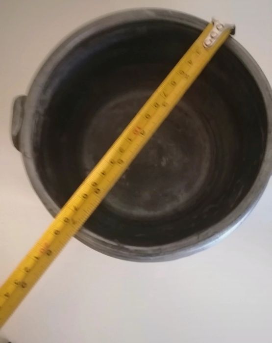 Taça de barro preto