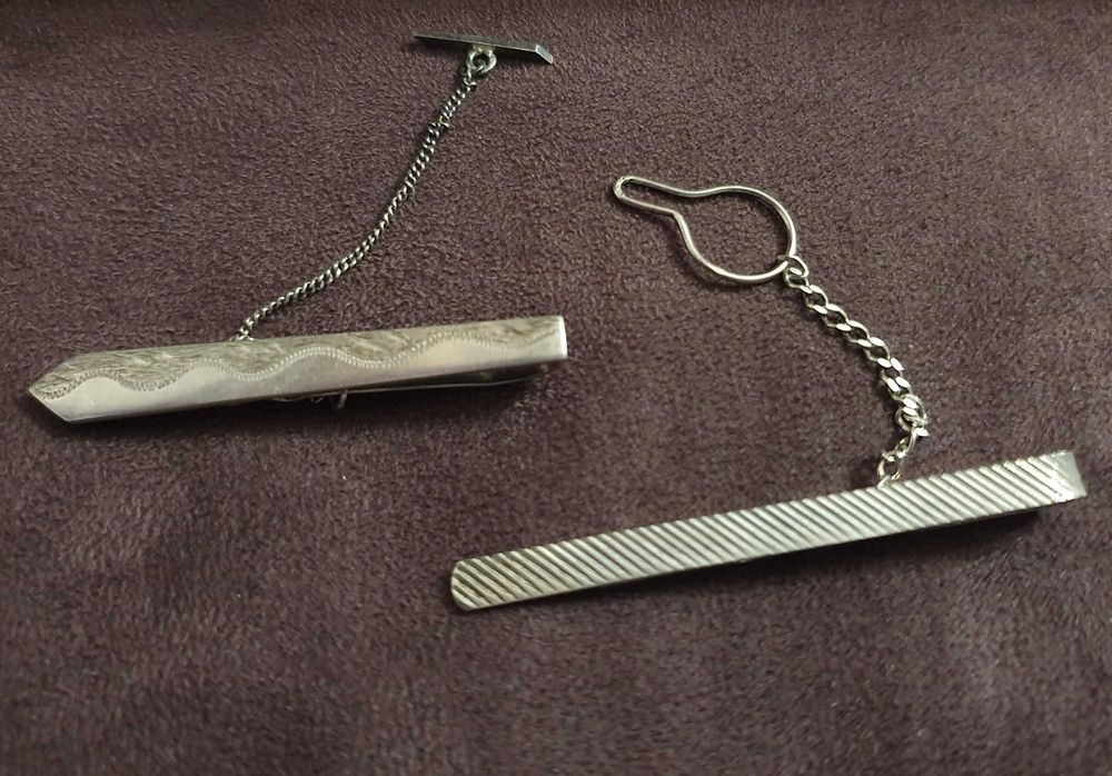 Dois Clipes / Molas / Tranquetas de gravata, em prata - vintage