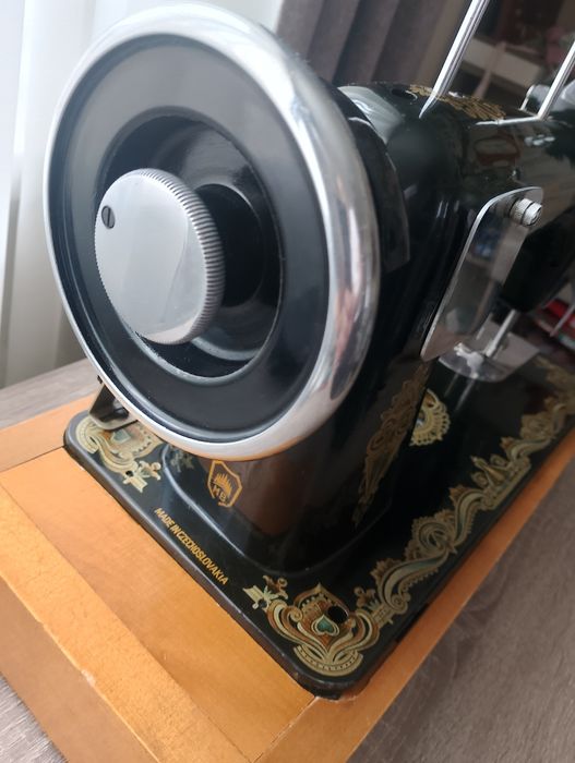 Швейна машина  Minerva  прямострочна.