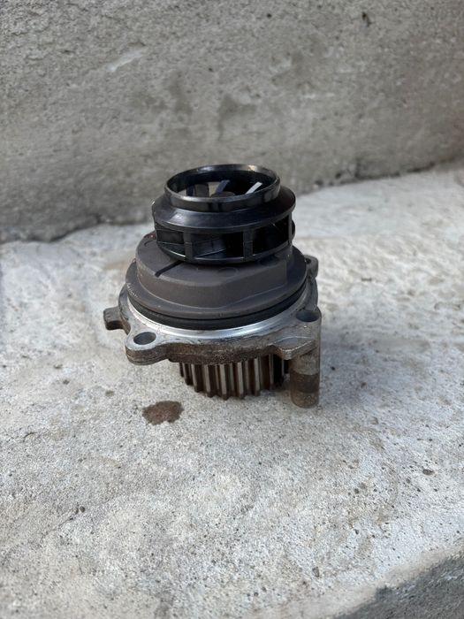 Ремінь грм, ролик та помпа Skoda Octavia tour 1,6 бензин