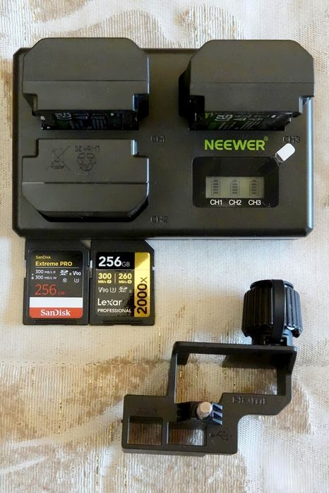KIT COMPLETO SONY A7RV + 4 LENTES PREMIUM 50mmGM 14-24mm 150-600mm 28-105mm + Sandisk Extreme Pro UHS II V90 256 GB + LEXAR Pro 256 Gb 2000x 300 Mb/s