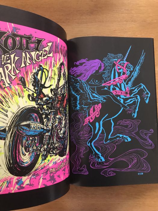 Blacklight Posters - Livro de Posters de Luz Negra Ultravioleta